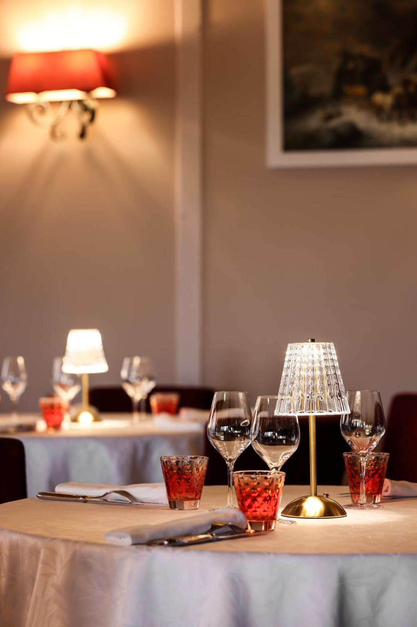 Logis Hotel-Restaurant Les Voyageurs La Coquille Exterior photo
