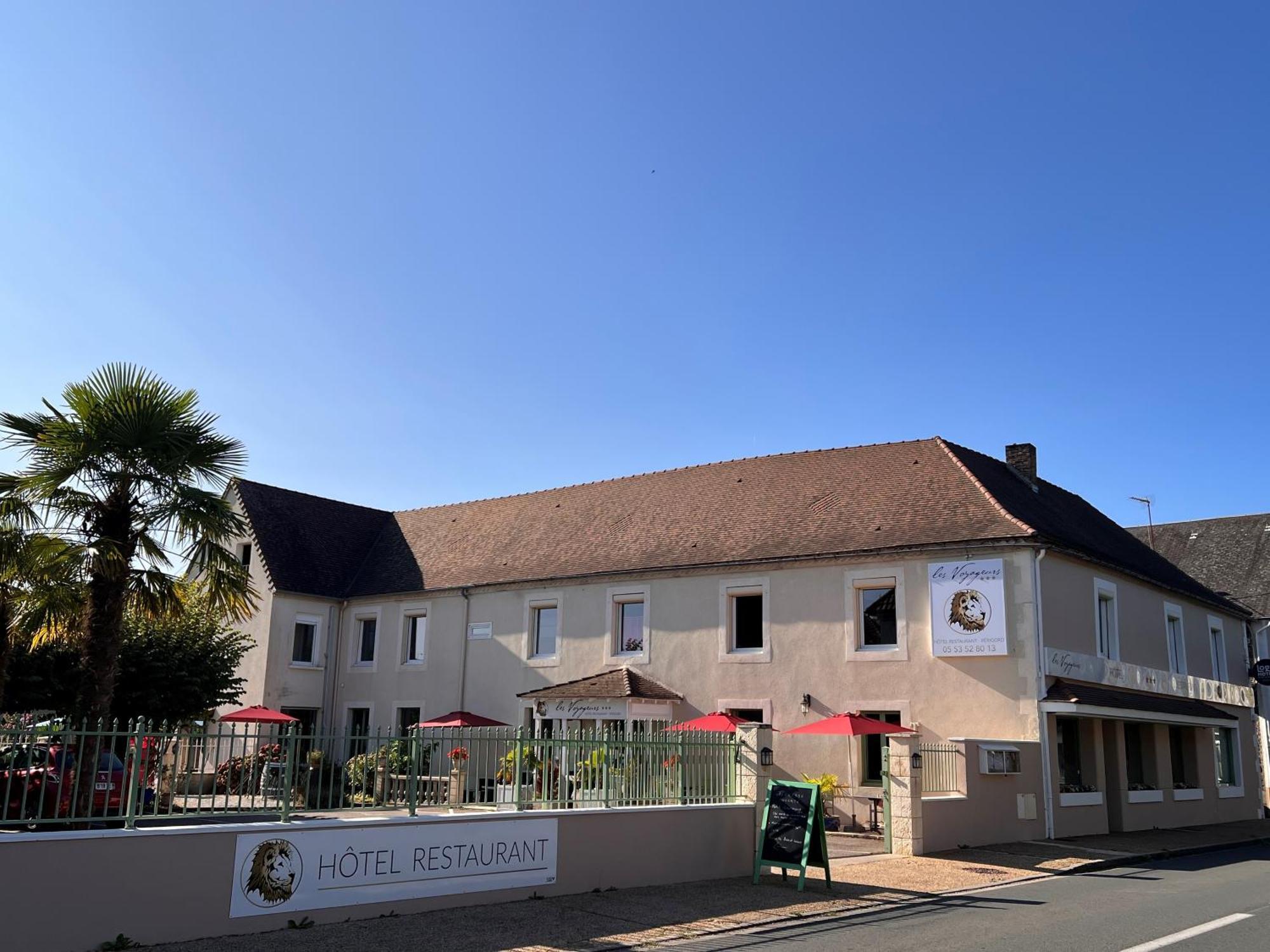 Logis Hotel-Restaurant Les Voyageurs La Coquille Exterior photo
